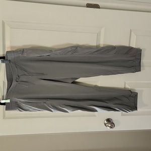 Athleta euc la viva capri 6T grey